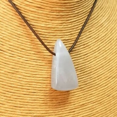 Chalcedono pakabutis
