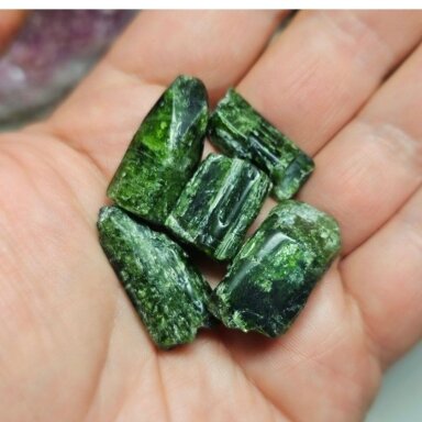 Chromo diopsido kristalai