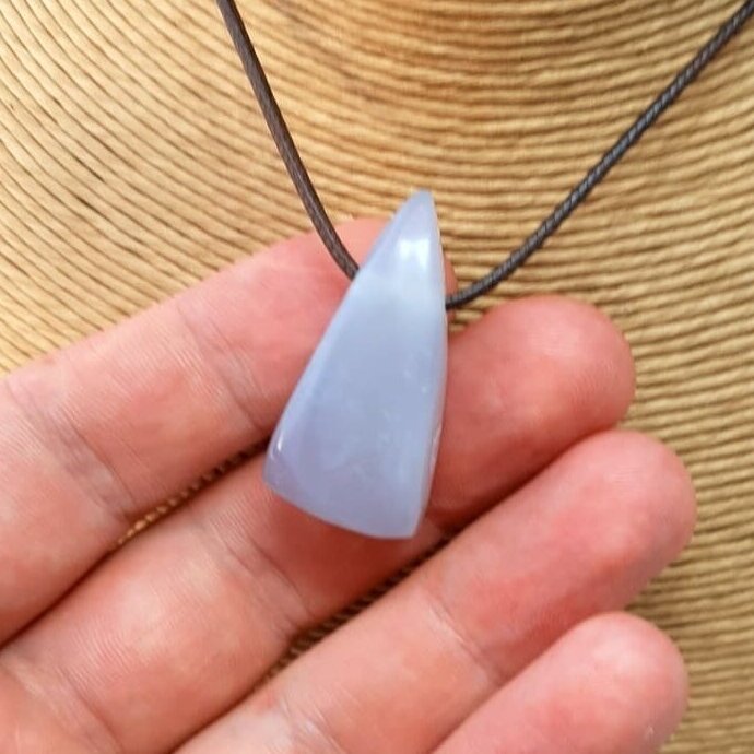 Chalcedono pakabutis 1