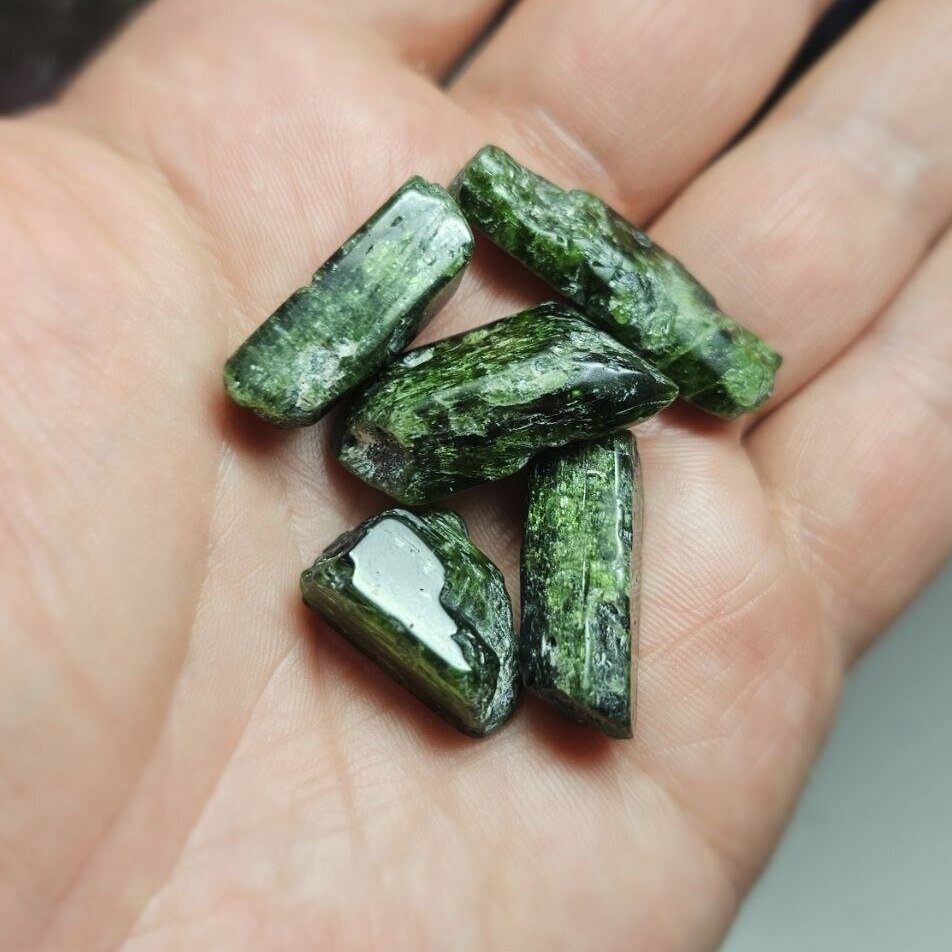 Chromo diopsido kristalai 1