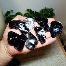 Dūminio obsidiano skalda (~25g)