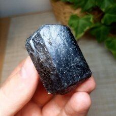 Juodojo turmalino kristalas
