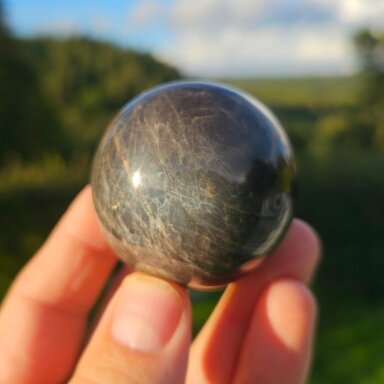 Juodojo mėnulio akmens sfera