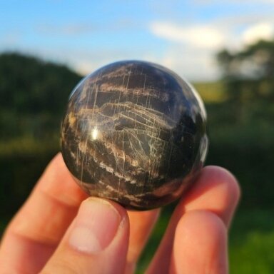 Juodojo mėnulio akmens sfera