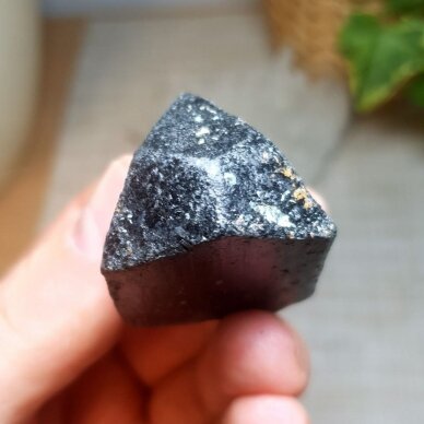 Juodojo turmalino kristalas 1