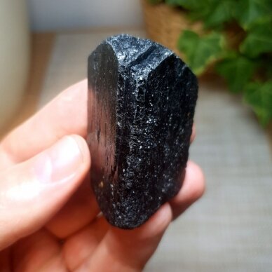 Juodojo turmalino kristalas