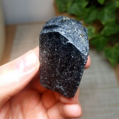 Juodojo turmalino kristalas 2