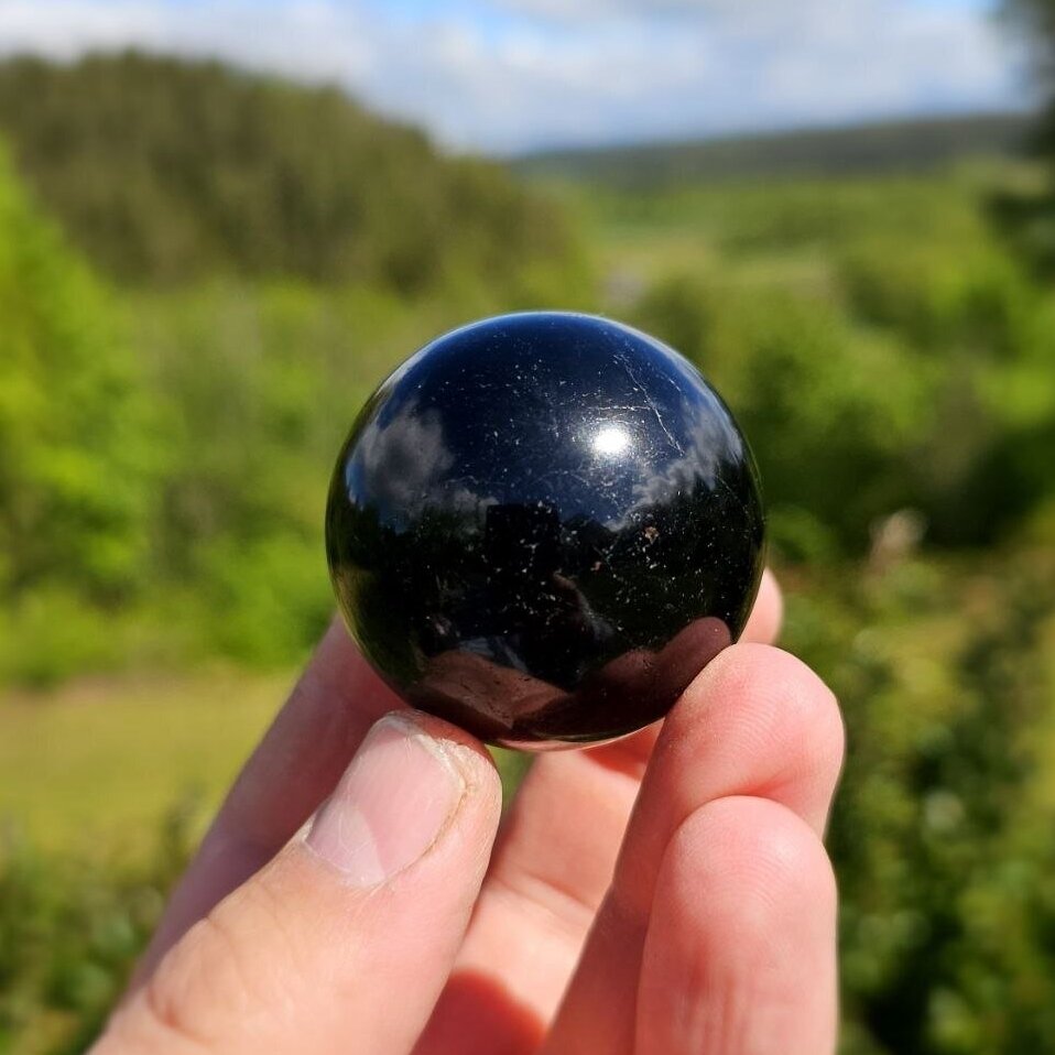 Juodojo turmalino rutulys