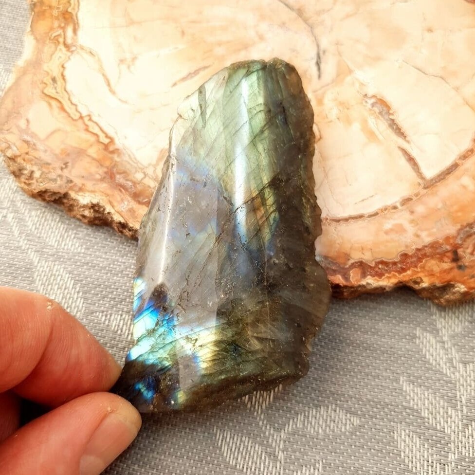 Labradoritas iš Madagaskaro 69g 6