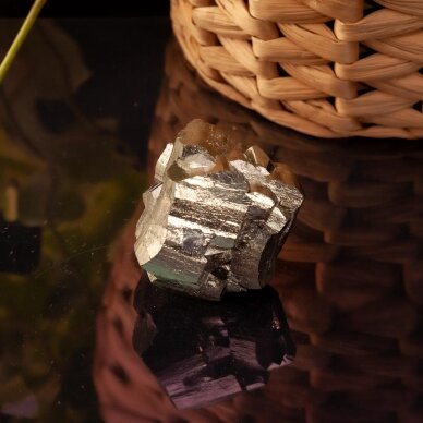 Pentagoninis pirito kristalas