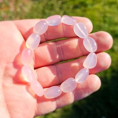 Rožinio chalcedono apyrankė Rožinio chalcedono apyrankė