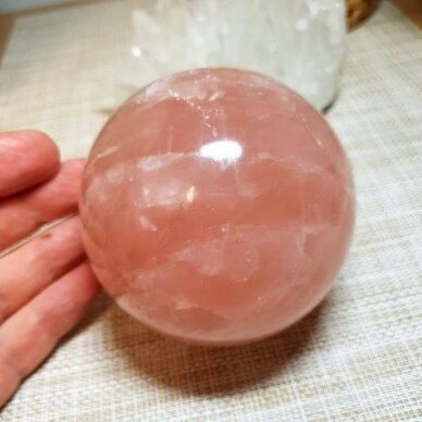 Rožinio kvarco sfera 1023g 2