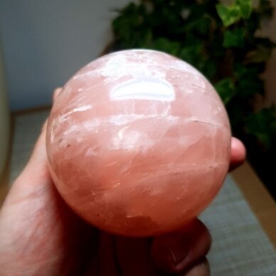 Rožinio kvarco sfera 1023g 3