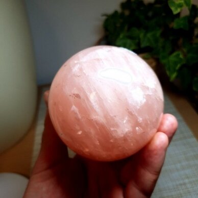 Rožinio kvarco sfera 1119g 3