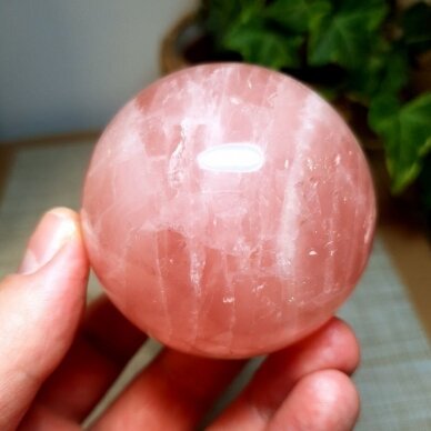 Rožinio kvarco sfera 395g 1