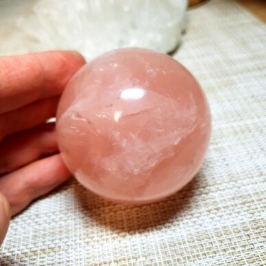 Rožinio kvarco sfera 405g 1