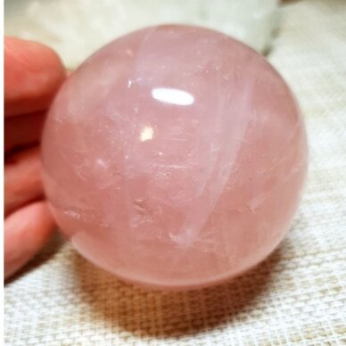Rožinio kvarco sfera 420g 1