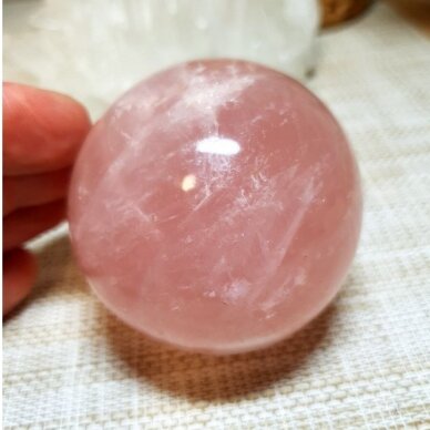 Rožinio kvarco sfera 420g 2