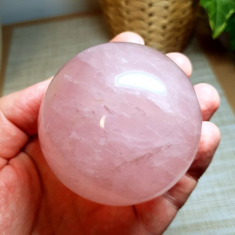 Rožinio kvarco sfera 578g 3