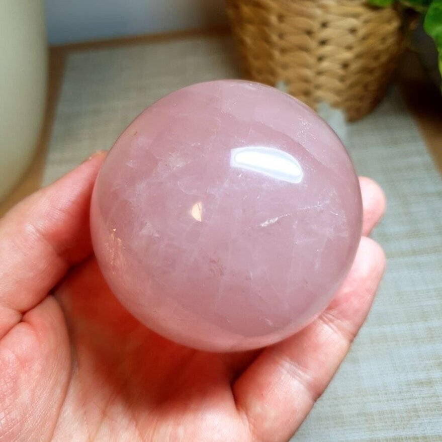Rožinio kvarco sfera 578g 2