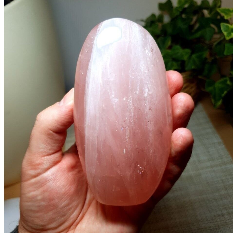 Rožinio kvarco bokštelis 604g 2