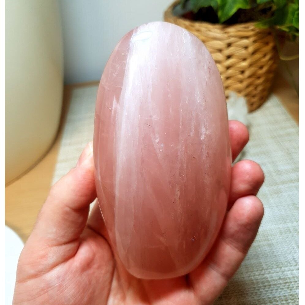 Rožinio kvarco bokštelis 604g