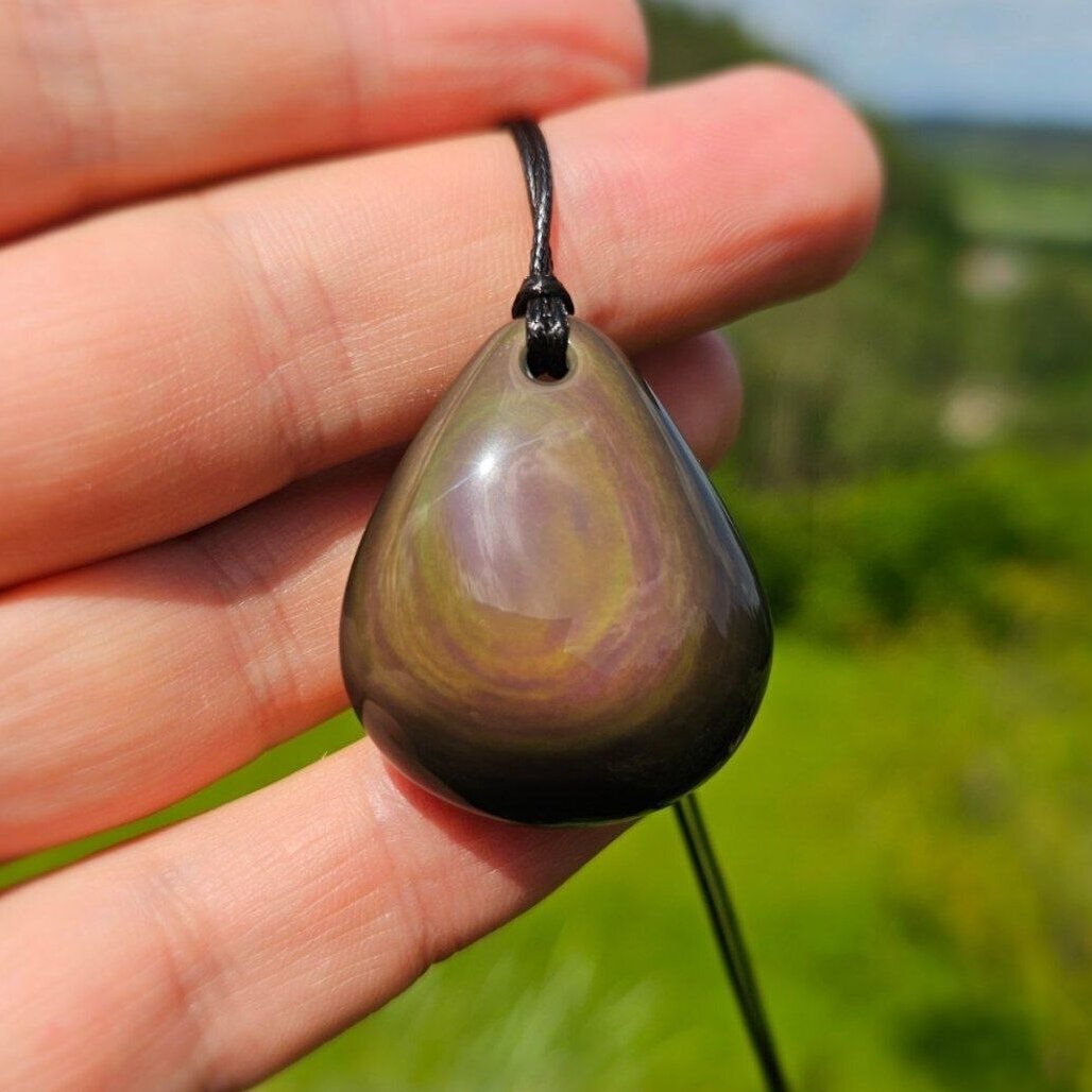 Vaivorykštinio obsidiano pakabukas