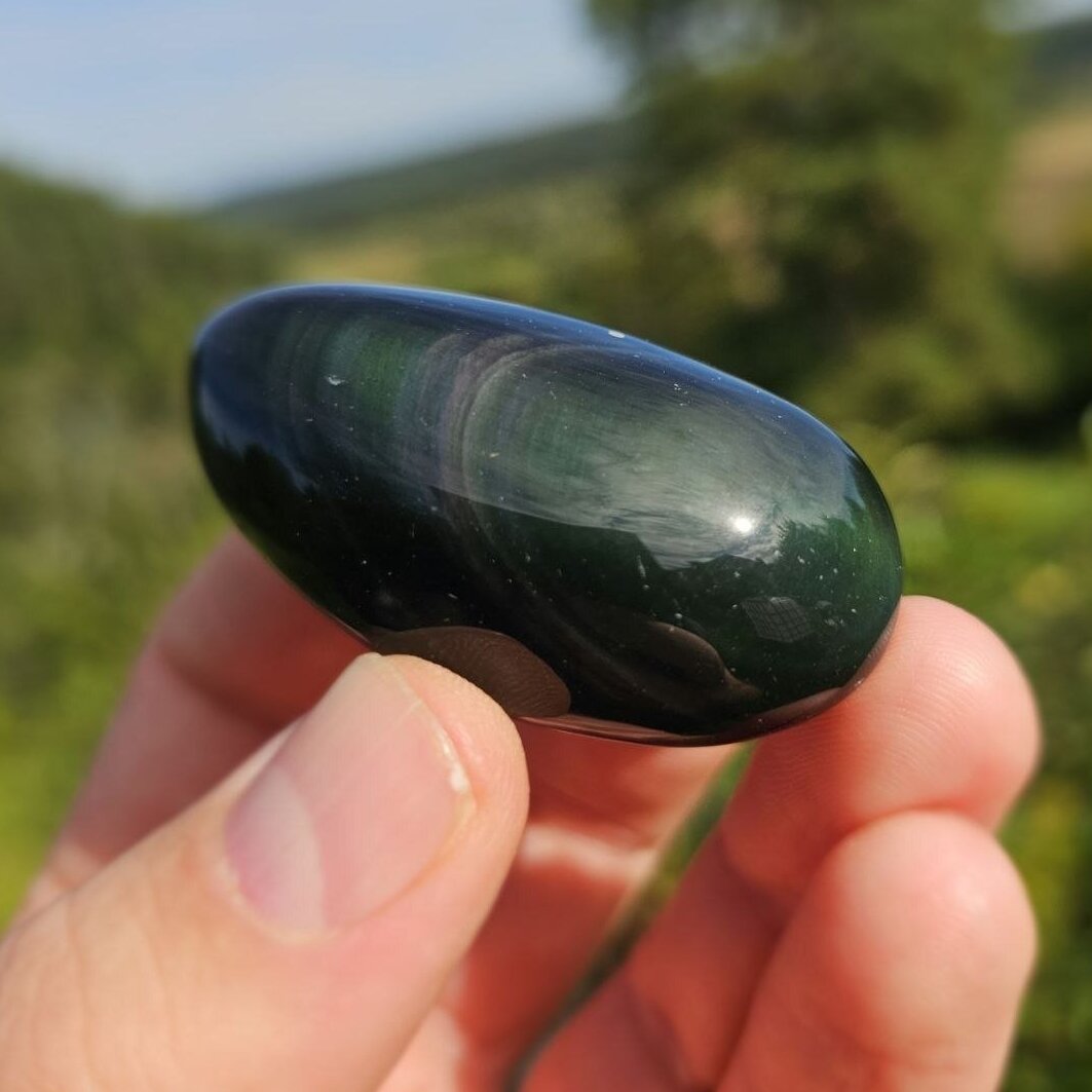 Vaivorykštinio obsidiano delninukas 1