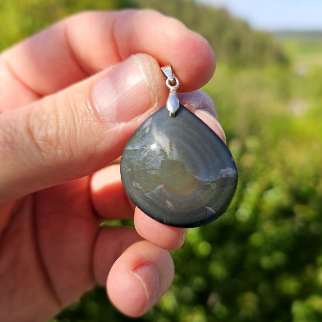 Vaivorykštinio obsidiano pakabukas