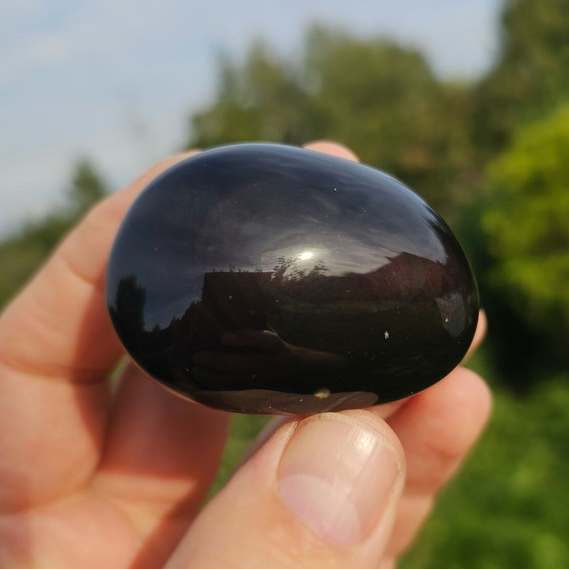 Vaivorykštinio obsidiano delninukas 1