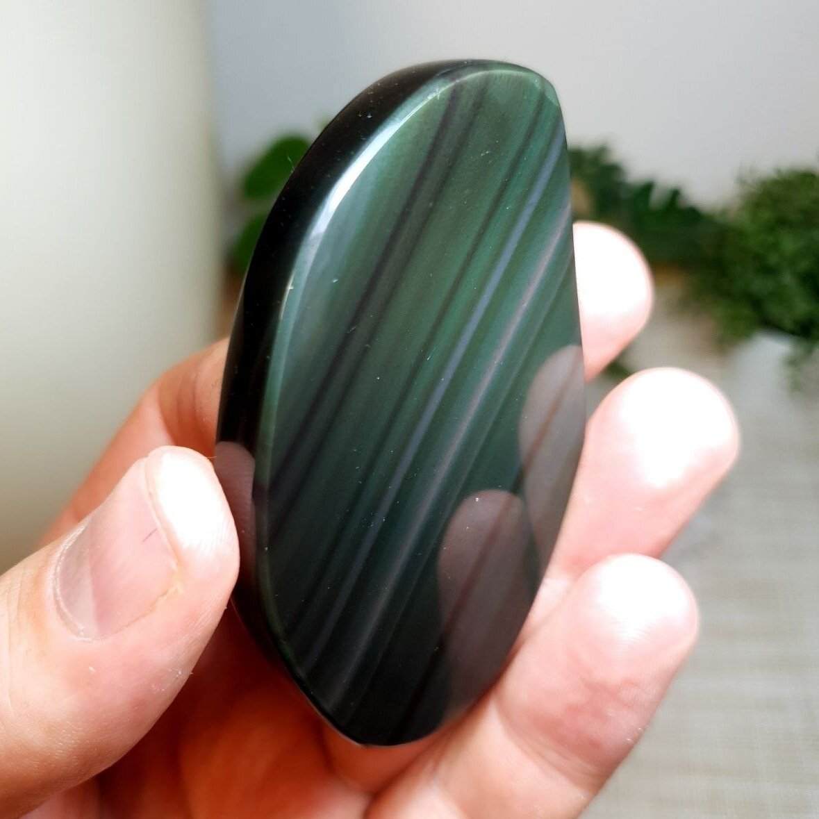 Vaivorykštinis obsidianas