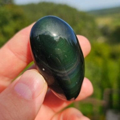 Vaivorykštinio obsidiano delninukas