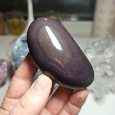 Vaivorykštinio obsidiano delninukas