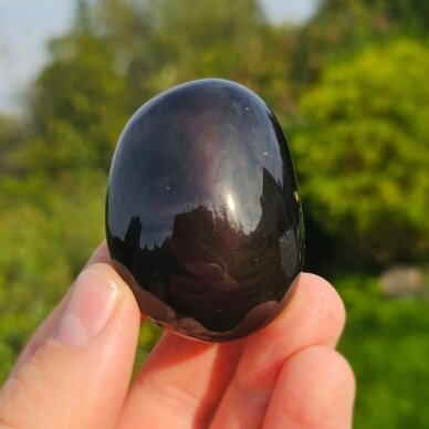 Vaivorykštinio obsidiano delninukas
