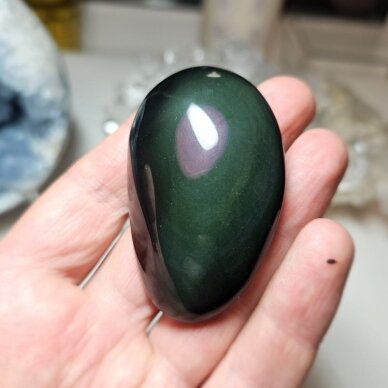 Vaivorykštinio obsidiano delninukas 2