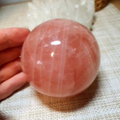 Žvaigždinio rožinio kvarco sfera 720g